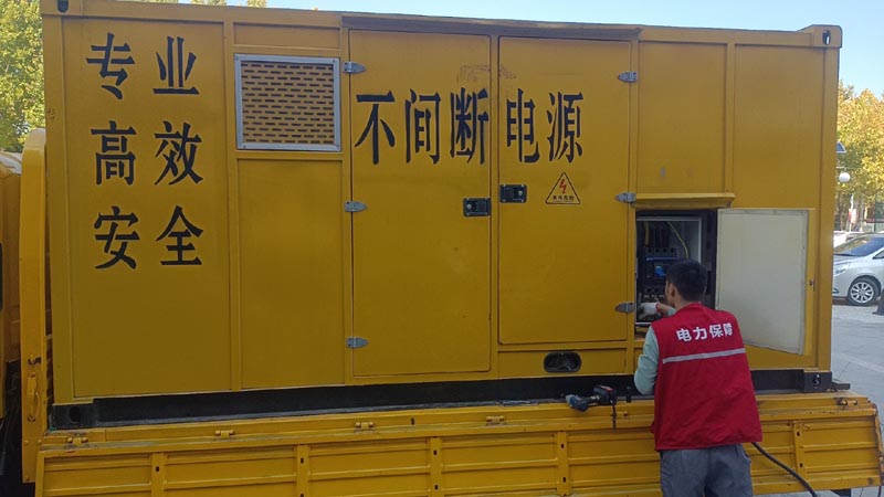 潞城柴油发电机组和UPS电源配合使用时，如何避免切换过程中的电力中断？